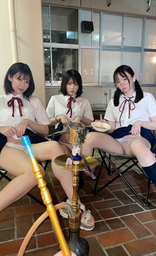 【うたたね翠】制服コスの美少女３人「ねぇ、もっと見たい？」←コレどうする？？