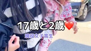 【画像】現役女子高生さん、赤ちゃんにおっぱいを飲ませてあげるwwwのアイキャッチ画像