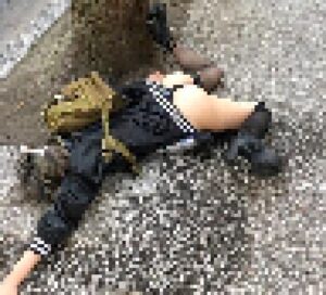 【画像あり】まんさん、泥酔してパンツ丸出しになっているのを撮られるw w w w