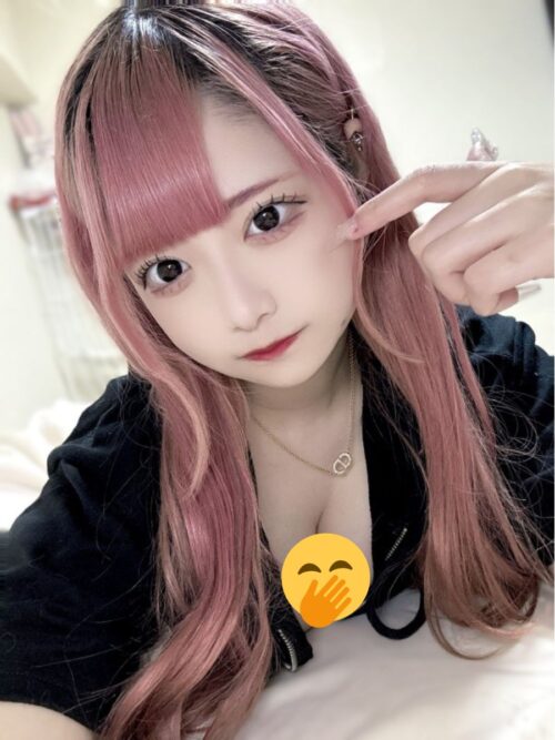【働くしおちゃむ】童顔ギャルの豊満バストの破壊力がネットを襲うｗｗｗ