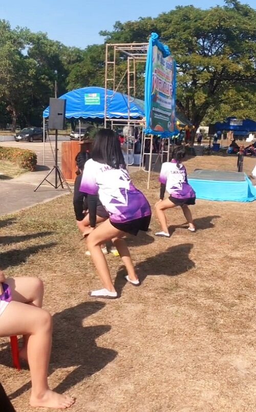 【動画あり】海外ＪＫ、体育祭でエッッッッすぎる腰振りダンスをしてしまうｗｗｗｗｗｗ