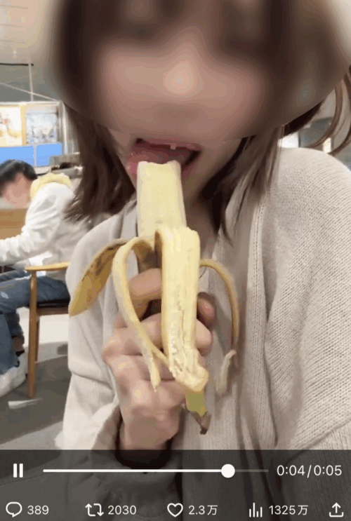 【悲報】裏垢女子、カフェでフェ◯チオ自撮りして大炎上ｗｗｗｗｗｗｗｗｗｗｗｗ