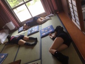 【画像】ムチムチのバレー部JKさん、お昼寝姿がエロいｗｗｗｗｗｗｗｗｗｗｗｗ