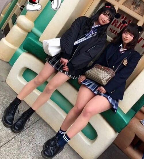 【画像あり】脚の太さを気にしてる女子高生さん、ほぼライザ