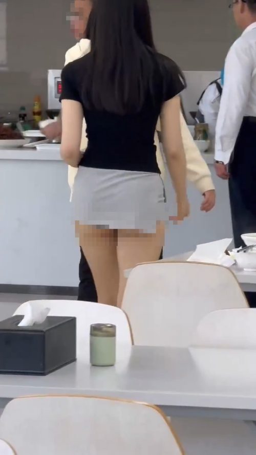 【動画】おしりの始まりが見えてるエロ女wwwwwwwwww