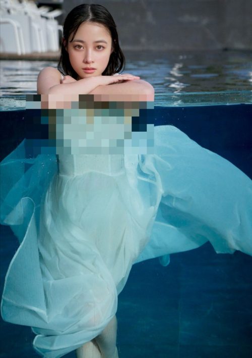 【画像】橋本環奈さんのガラスに押し付けて潰れたおっぱいｗｗｗｗｗｗ