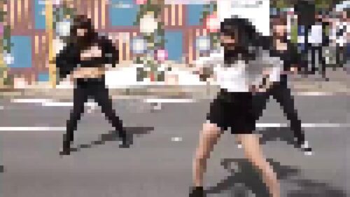 【動画】乳首ポ□リおっぱいブルンしても踊り続けるプロ意識高いＪＤダンサーが発見される