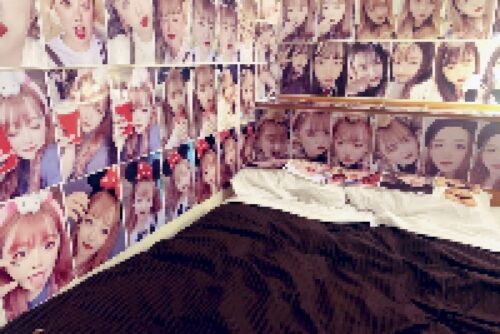 【画像】女子高生さん、SNSにエロ自撮りを載せた結果…