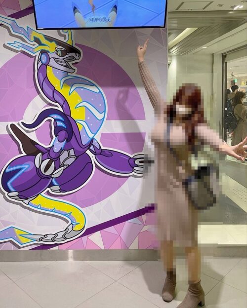 【画像】ムチムチお姉さん「ポケモンよりもあたしをみて〜ん♥」