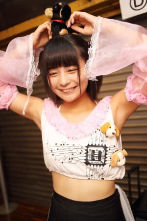 【画像あり】女子中学生「アタシの腋でシコシコしてぇ～ん?」
