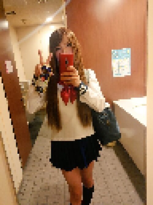 【画像】女性絵師さん、コミケで男子トイレに入ってしまうｗｗｗｗｗｗ