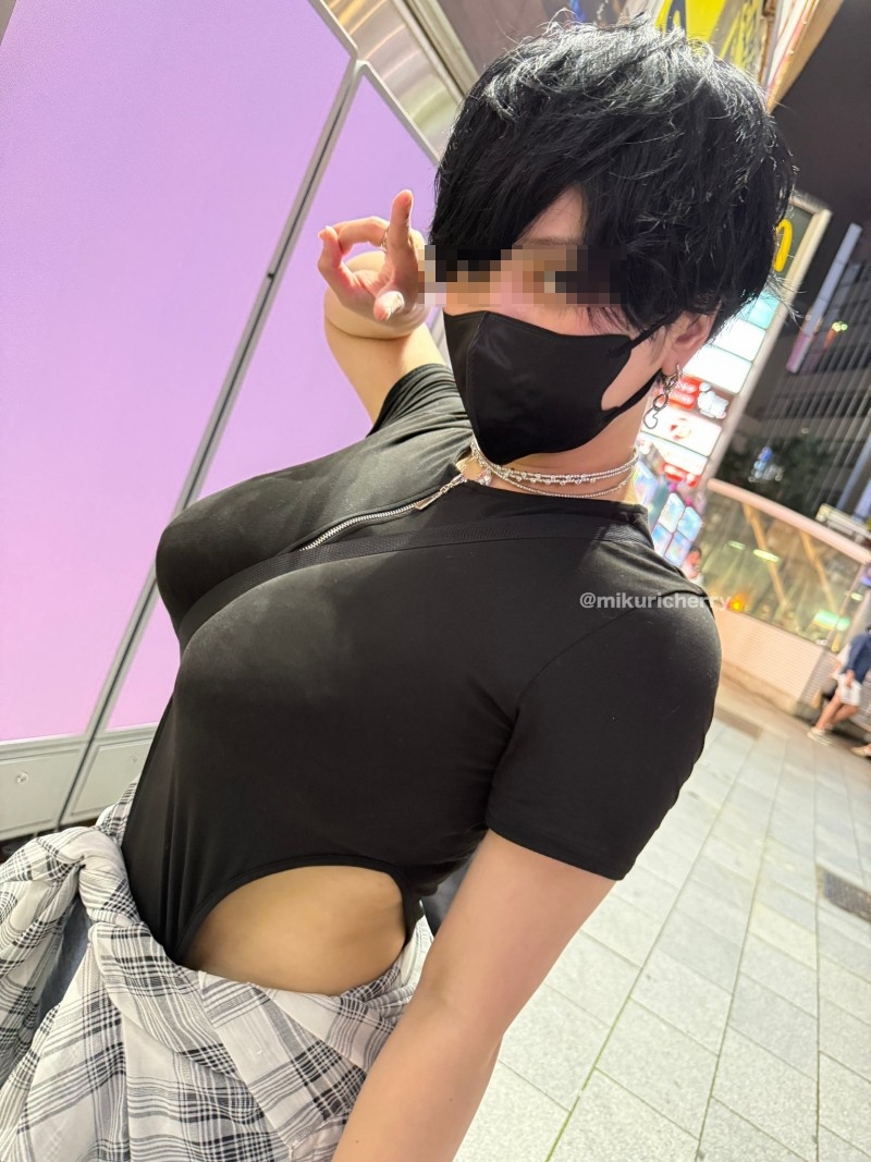【動画】ボーイッシュ巨乳女さん、とんでもなくHな服装で街を歩いてしまう