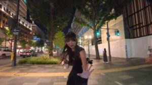 【動画】女さん急に飛び出してくる。でも可愛いからゆるす😊