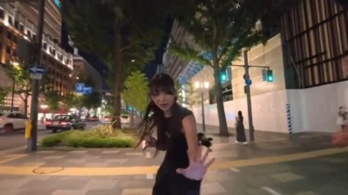 【動画】女さん急に飛び出してくる。でも可愛いからゆるす😊
