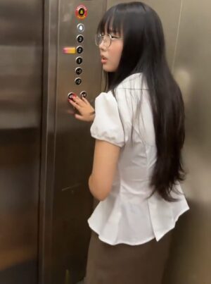 【動画】ちうごくの陰キャ女子、密室で不審な男を威嚇ｗｗｗｗｗｗｗｗｗｗｗｗｗｗｗｗｗｗ