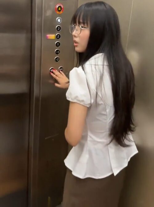 【動画】ちうごくの陰キャ女子、密室で不審な男を威嚇ｗｗｗｗｗｗ