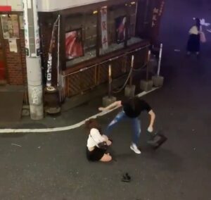 【悲報】メンヘラまんさん、コアラになるwwtwwtwwtwwtwwtwwtww