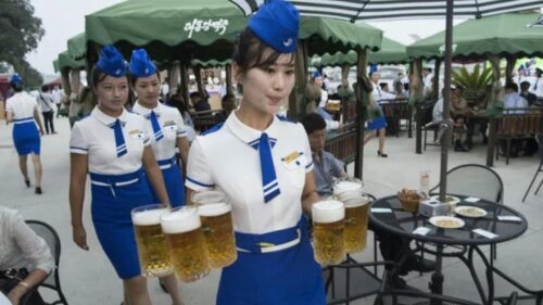 【画像】北朝鮮のビアガール、ほぼ昭和