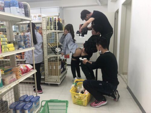 【画像あり】AVの撮影現場、改めてガチでヤバすぎる…