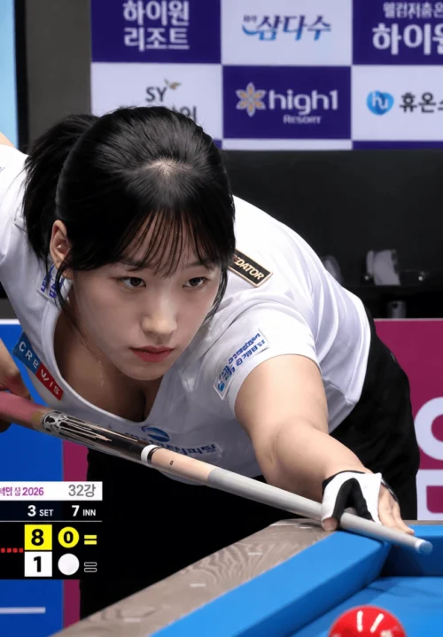 【画像】美人ビリヤード選手さん、集中しすぎて谷間丸見えに気付かないｗｗｗ