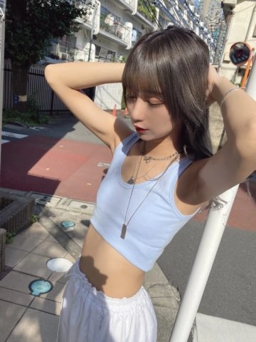 【画像】Aカップの女の子、小さすぎる