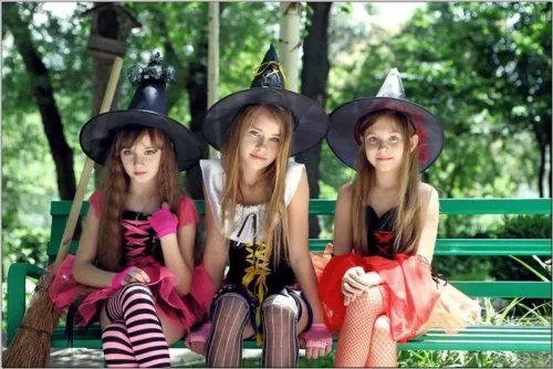 【画像】ロシアの女子中学生、ハロウィンコスがエッチすぎる