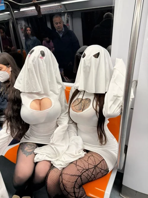 【画像】海外のハロウィンコスプレ娘達、あまりにもドエッチ過ぎる♡♡♡